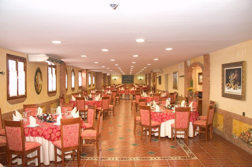 Oyo Hostal El Paisano Utrera Zewnętrze zdjęcie